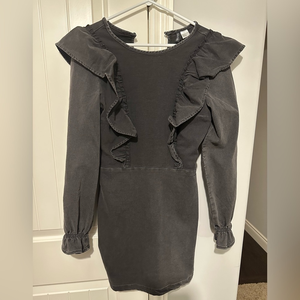 BNWT H&M Ruffle Dress - Size Small